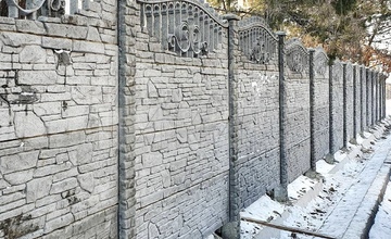 двухметровый евро забор из бетона