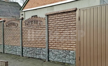 коричневый еврозабор с имитацией кирпича