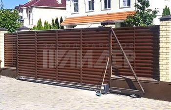 откатные ворота в заборе жалюзи