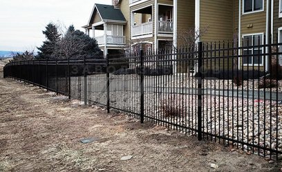 Двухметровый сварной забор для загородного дома СВ-142 - фото 1