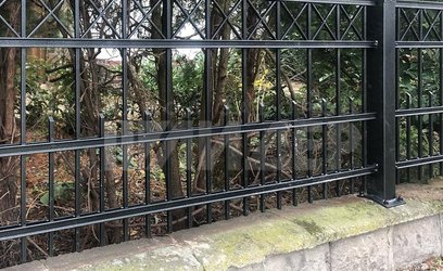 Сварной забор из секций на бетонных блоках СВ-145 - фото 1