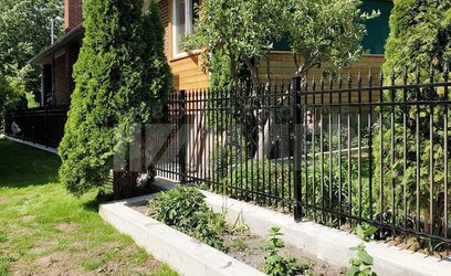 Ограждение с коваными элементами на бетонном фундаменте СВ-152 - фото 3