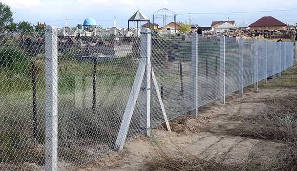 Забор из сетки рабица с бетонными столбами СР-103