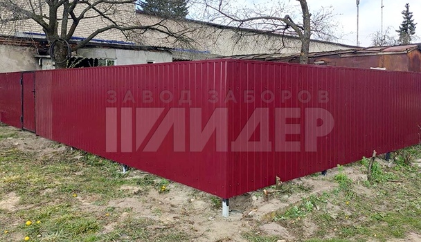 Забор из профилированного листа с распашной калиткой ПН-102