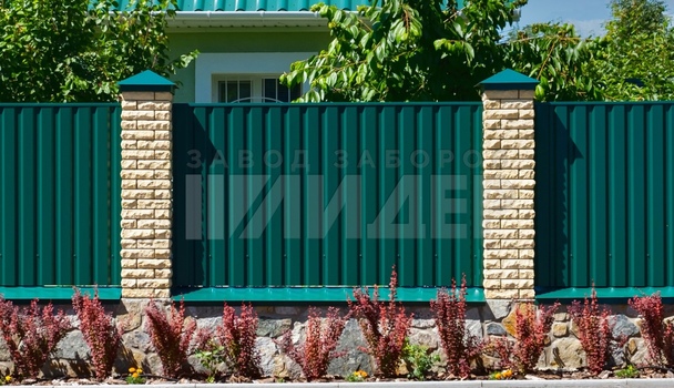 Забор с кирпичными колоннами в стиле хай тек ПН-129