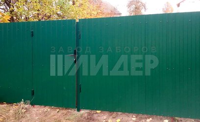 Сплошной забор без фундамента из зеленого профнастила ПН-159 - фото 1