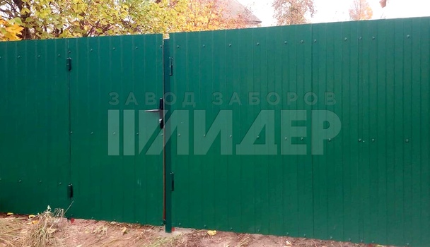 Сплошной забор без фундамента из зеленого профнастила ПН-159