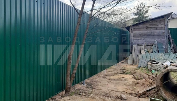 Забор из профнастила без фундамента в частном секторе ПН-169