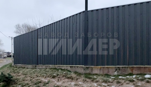 Двухметровый темно-серый забор из двухстороннего профнастила ПН-216