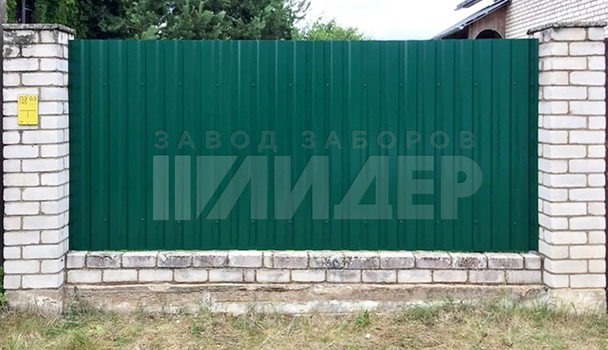 Забор из профнастила под уклоном с кирпичными столбами ПН-223 - фото 3