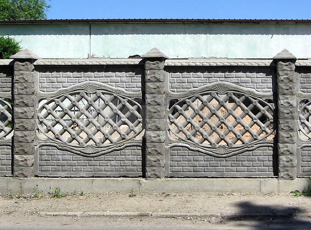 Серый еврозабор с решеткой ЕВ-106