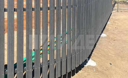 Графитовый деревянный забор из штакетника ДШ-125 - фото 1