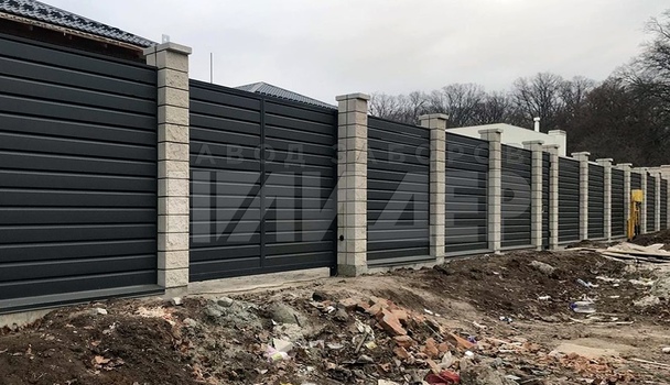 Графитовый секционный забор с монолитными столбами ЖЗ-107 - фото 2
