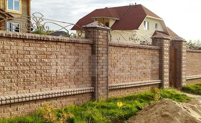 Кирпичный забор для коттеджа в английском стиле КП-118 - фото 2