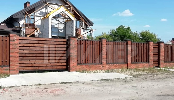 Деревянный забор шахматка на кирпичном основании ДВ-242 - фото 4