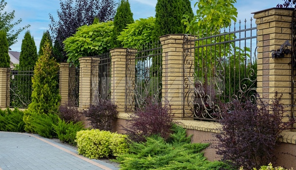 Металлический кованый забор для загородного дома КВ-119 - фото 2