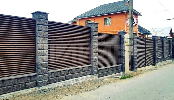 Высокое ограждение из жалюзи в частном секторе ЖЗ-180 - фото 2