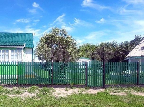 Простой забор из штакетника в садовом товариществе ЕШ-138