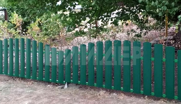 Стильный забор из штакетника для палисадника ЕШ-182